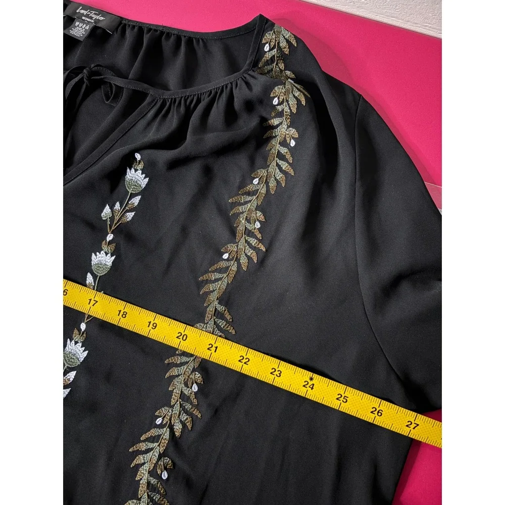 LORD & TAYLOR Black Floral Embroidered Peasant Blouse 1X Boho-Chic Bishop Sleeve